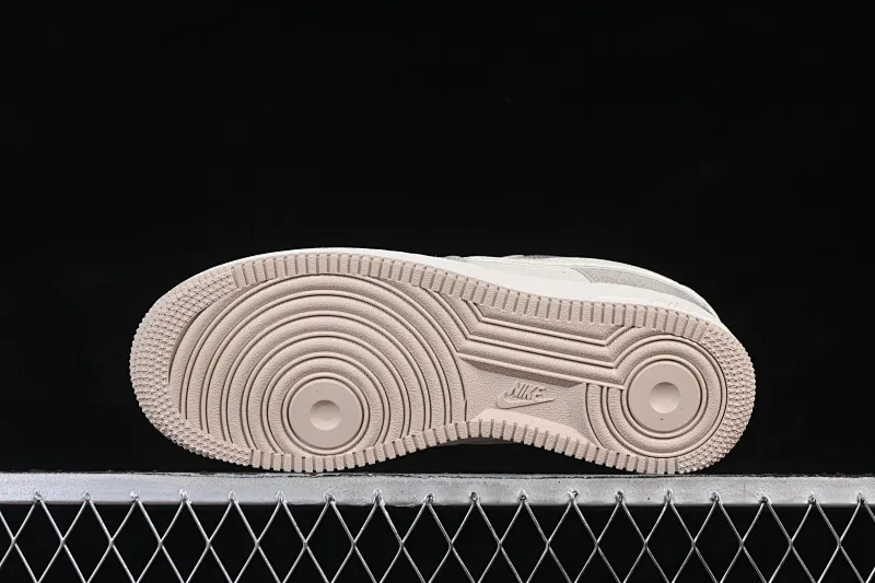 All categories Nk Air Force 1 Air Force series Nk Air Force 1 Low Air Force low top Nike Air Force 1'07 Low joint model cream gray tone Air Force 1 low top casual sneakers XL1979-129